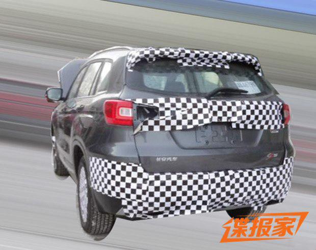曝中期改款长安CS75路试谍照 内饰转变大