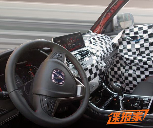 曝中期改款长安CS75路试谍照 内饰转变大