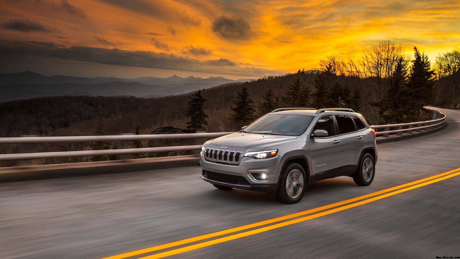 Jeep新款自由光官图 大灯合体增2.0T