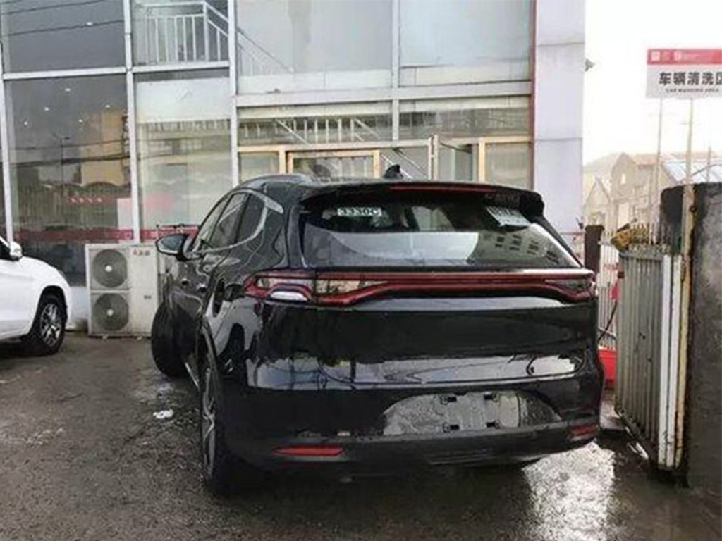曝比亚迪全新一代唐谍照 看着就很自傲