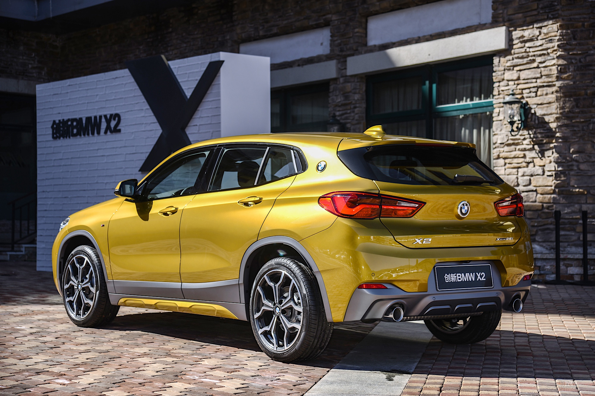 全新X2正式国内首发 宝马最小的轿跑SUV