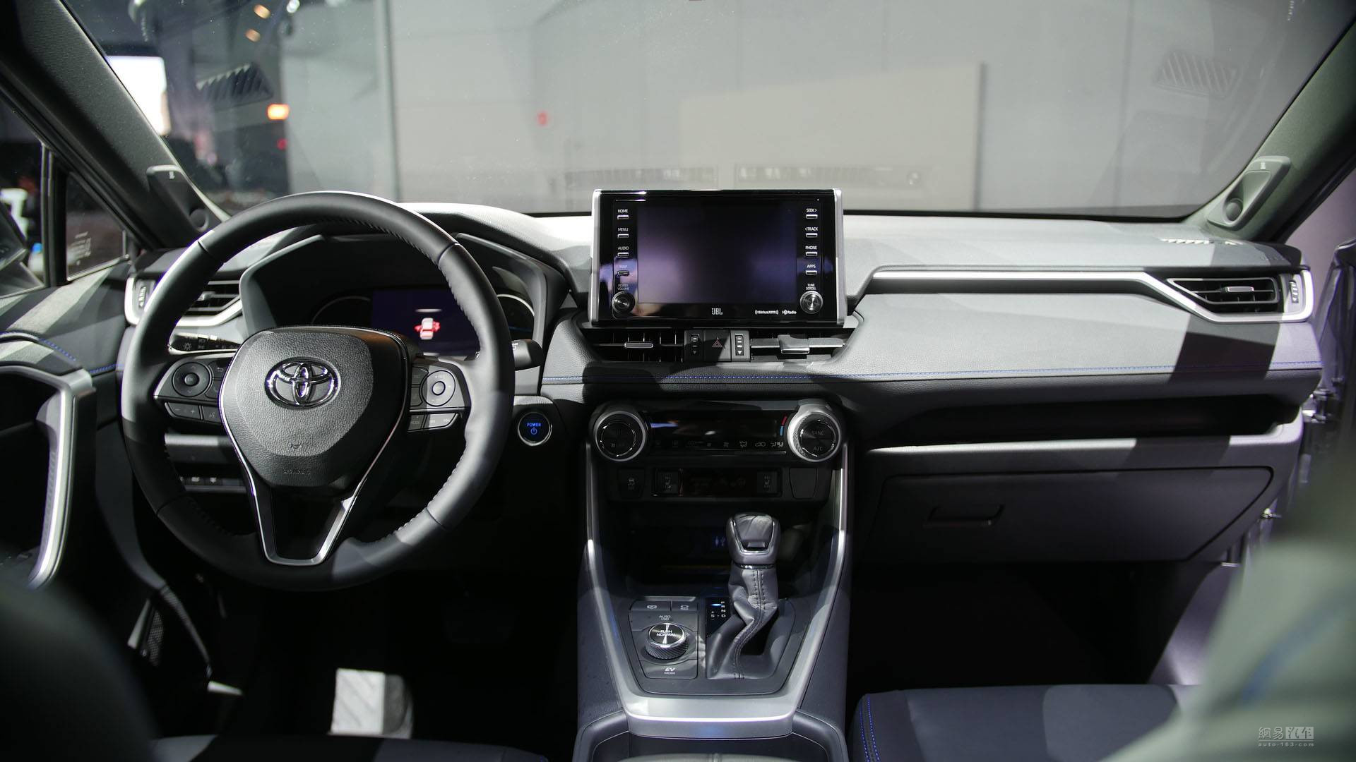 全新第五代丰田RAV4正式发布 轻度越野风