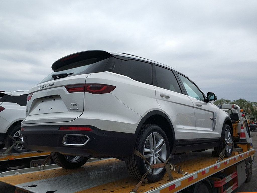 众泰T800定位七座中大型SUV 展前现身