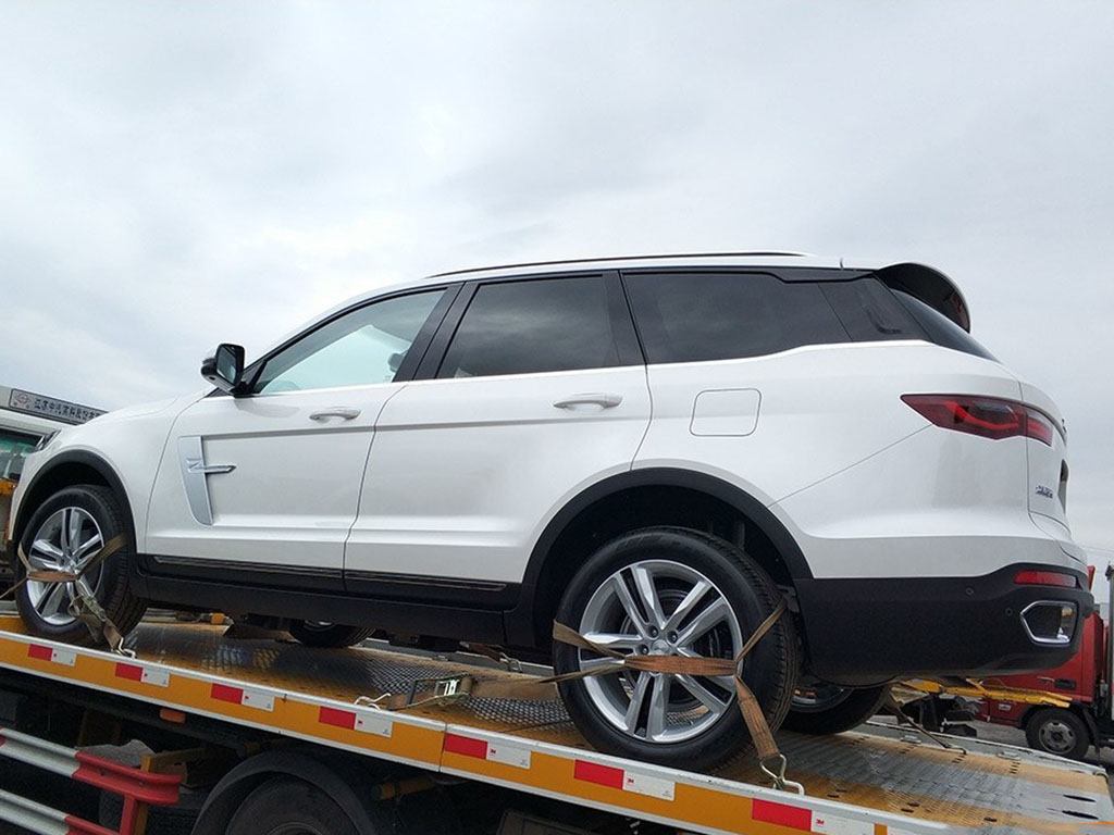 众泰T800定位七座中大型SUV 展前现身