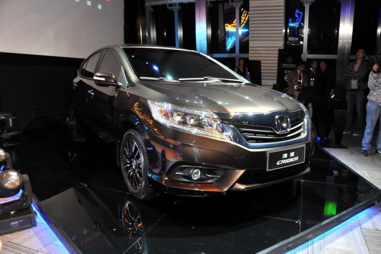 新一代凌派搭1.0T发动机售9.98-13.98万