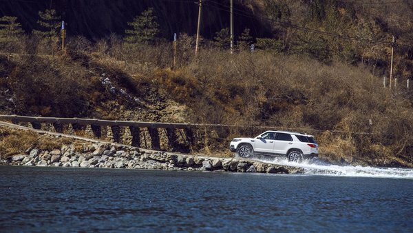 长安CS95越野场地试驾 磨砺硬汉雄“芯