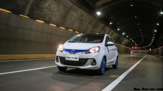 长安奔奔再上新车，售价4.98万起，迎接到临展厅品鉴
