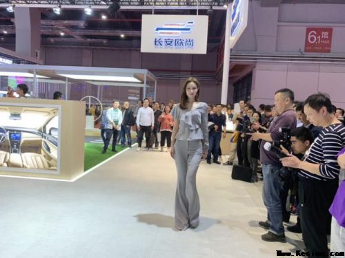 长安欧尚汽车你想要的爱车和小姐姐这里全都有