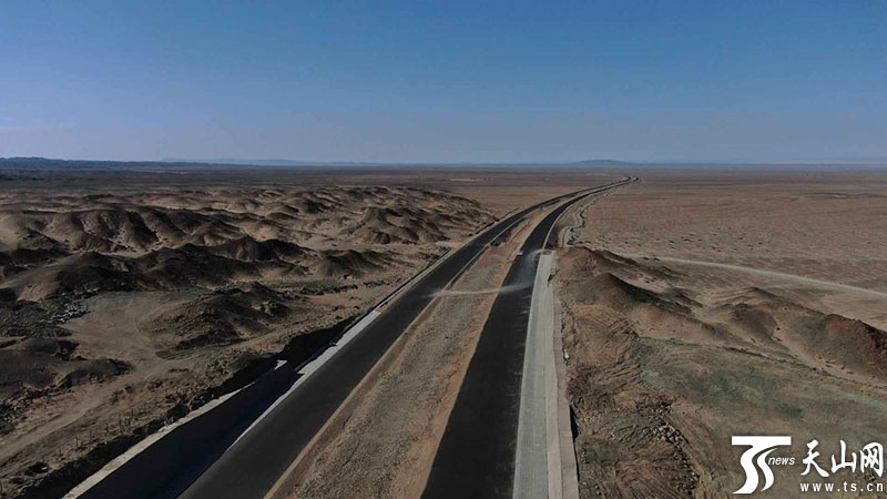 京新高速主线贯通 新疆第二条进出疆高速公路成型