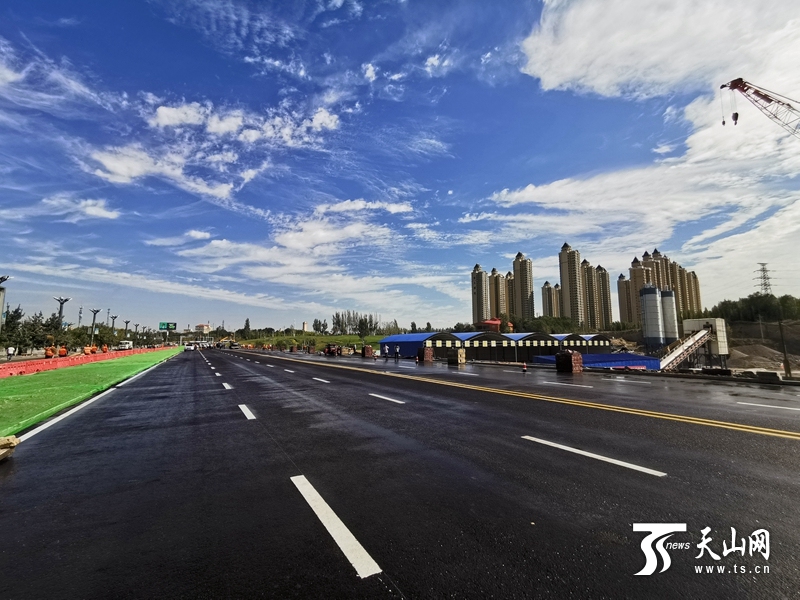 伊犁河大桥（新桥）建成通车