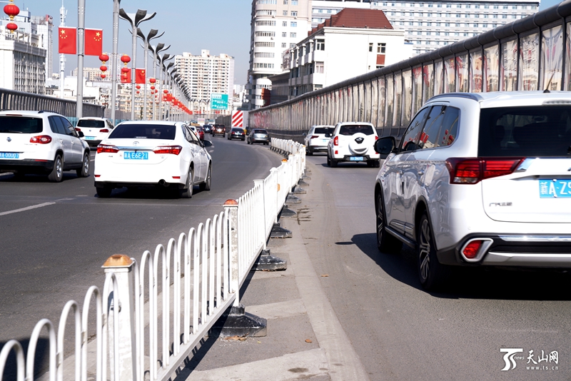 乌市调整部分城市快速路通行方式，匝道跨线、插队将被抓拍