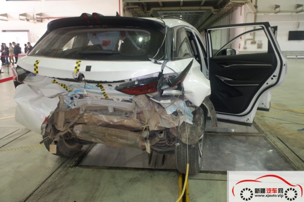 长安汽车CS75PLUS参加国内首次“双美标”公开碰撞测试，无惧连环撞！
