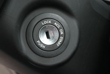 汽车钥匙没电 一键启动怎么办？