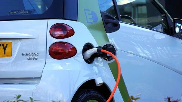 燃油车要保养，纯电动汽车就不需要保养吗？