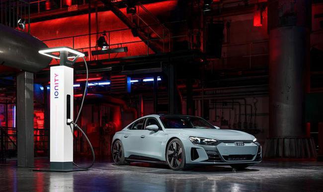 今年国内上市 奥迪e-tron GT全球首发亮相