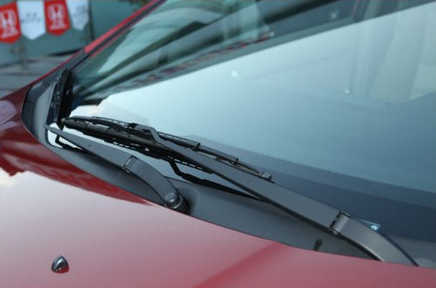 车的前挡风玻璃该如何保护？