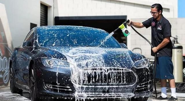 大部分车主都用错了洗膜液,洗膜液不仅仅能用来洗车