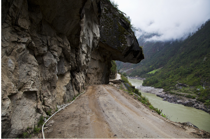 驾驶长安CS95穿梭川藏线，4年行驶37万公里，究竟是什么样的人？