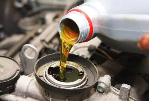 汽车保养时把机油加满 ，是一种毁车行为？