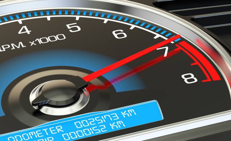 发动机什么转速时积碳最少？记住一个“金标准”，合理调整车速