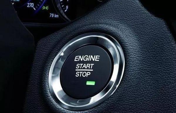 行驶中按一键启动按钮会发生什么？