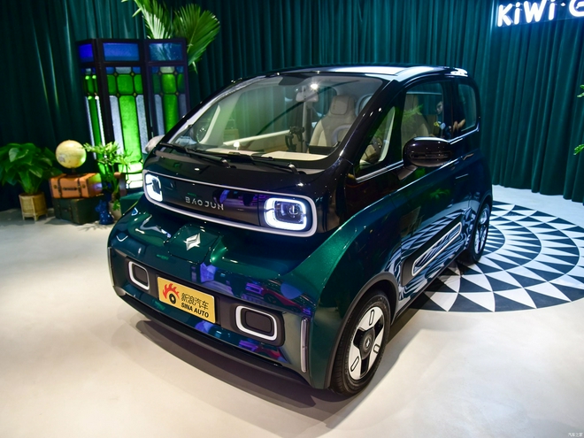 KiWi EV“时髦金”内饰高定版售价8.98万元上市