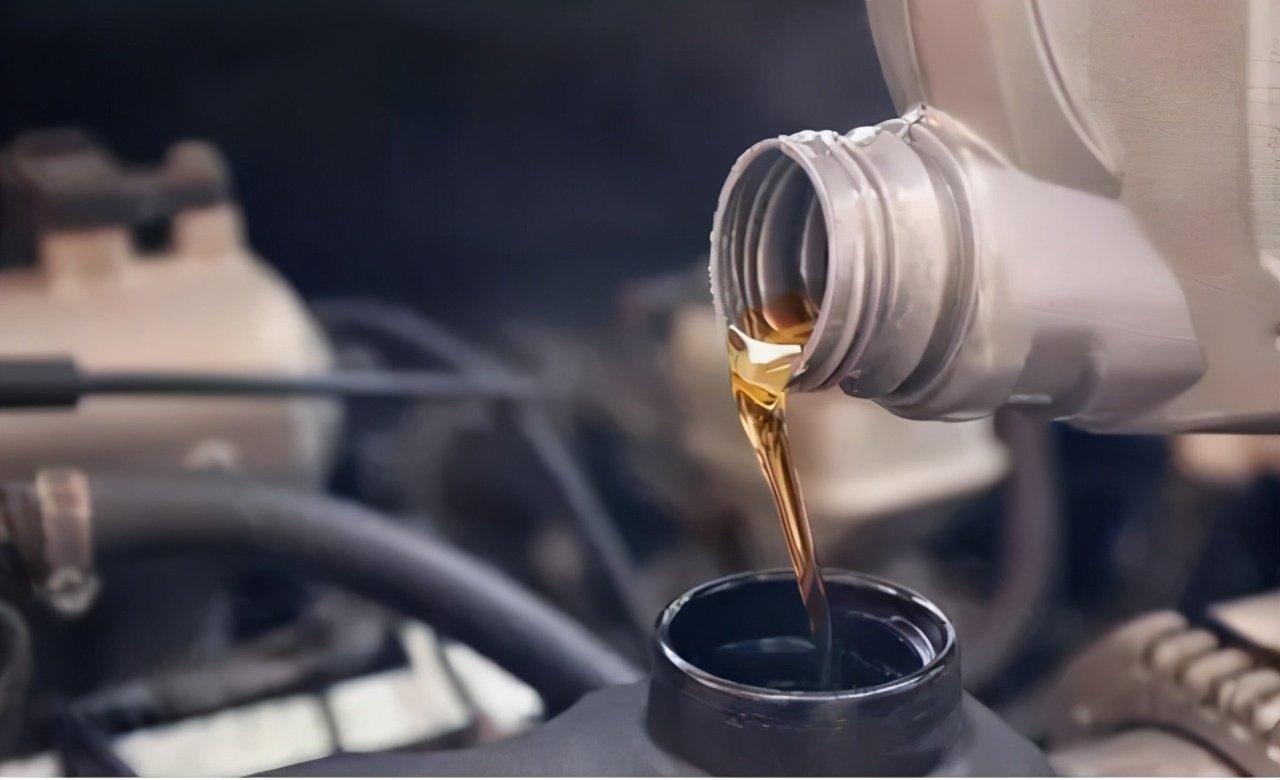 里程较低车子可以不更换机油吗？几分钟了解机油保养
