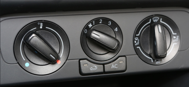小排量的车，空调制冷一定比大排量差很多？