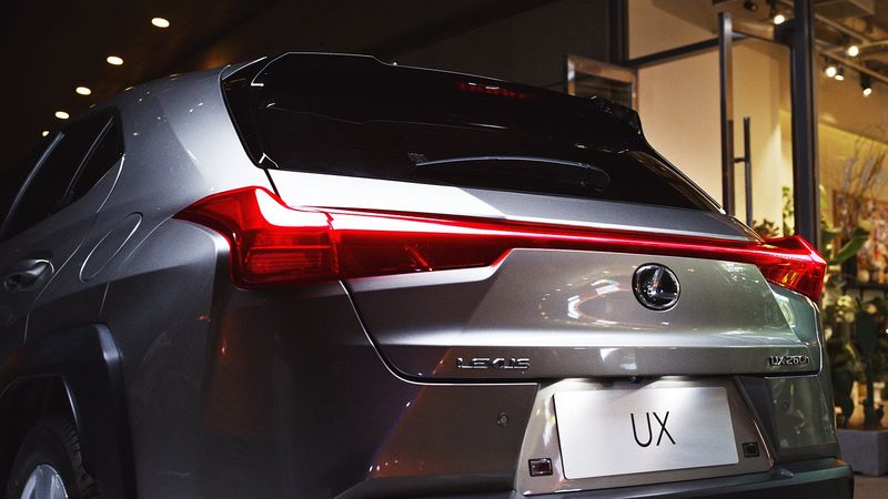 新雷克萨斯UX 260h售26.78万起 增探·寻版车型