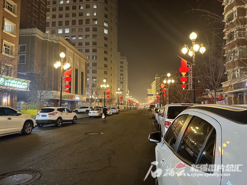 记者探访：乌鲁木齐夜间路侧免费泊车