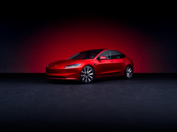 Model 3焕新版乌鲁木齐首登场！来看到底有多“新”！