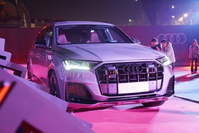 奥迪SQ7暗夜骑士版售价116.98万 限量300台