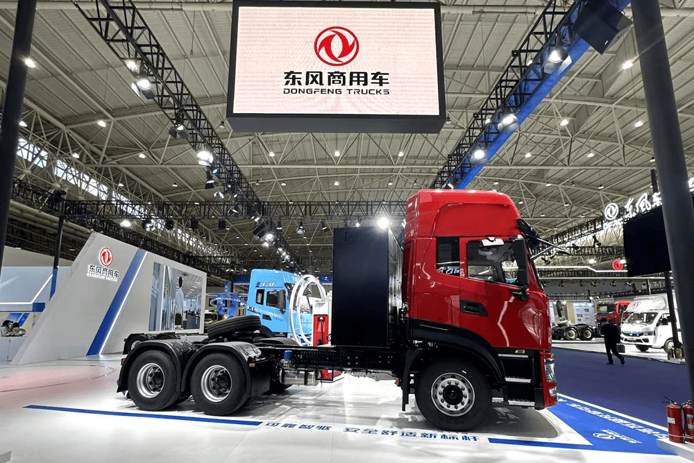 东风亮剑“零碳”新纪元：多款动力总成方案重构重卡价值边界
