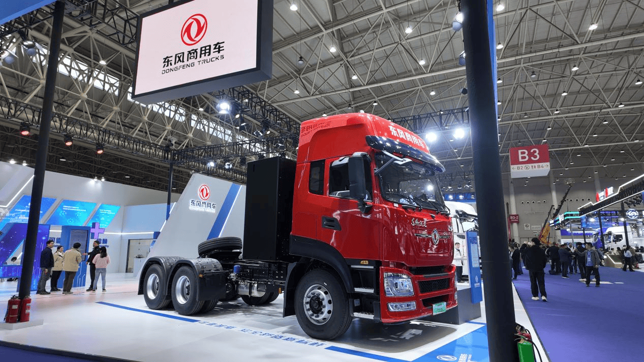 “15分钟级”兆瓦超充补能！东风天龙KL兆瓦超充牵引车给出高效运营最优解