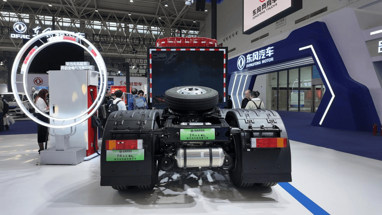 “15分钟级”兆瓦超充补能！东风天龙KL兆瓦超充牵引车给出高效运营最优解