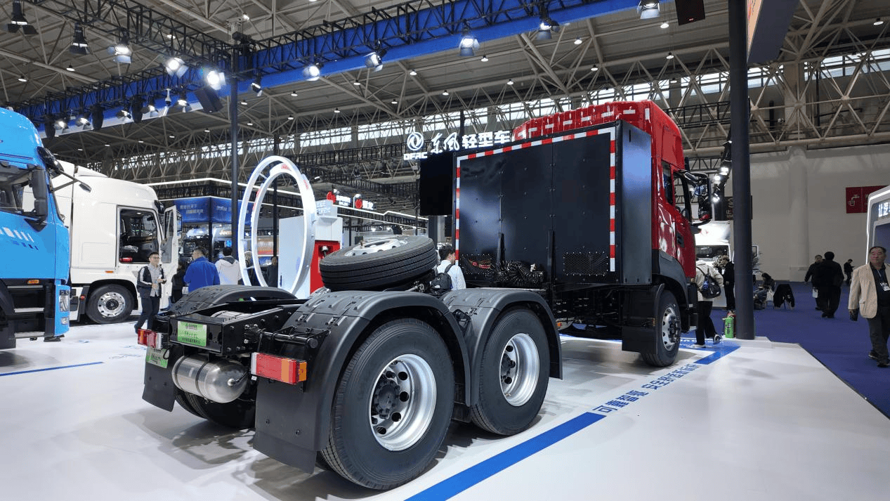 “15分钟级”兆瓦超充补能！东风天龙KL兆瓦超充牵引车给出高效运营最优解