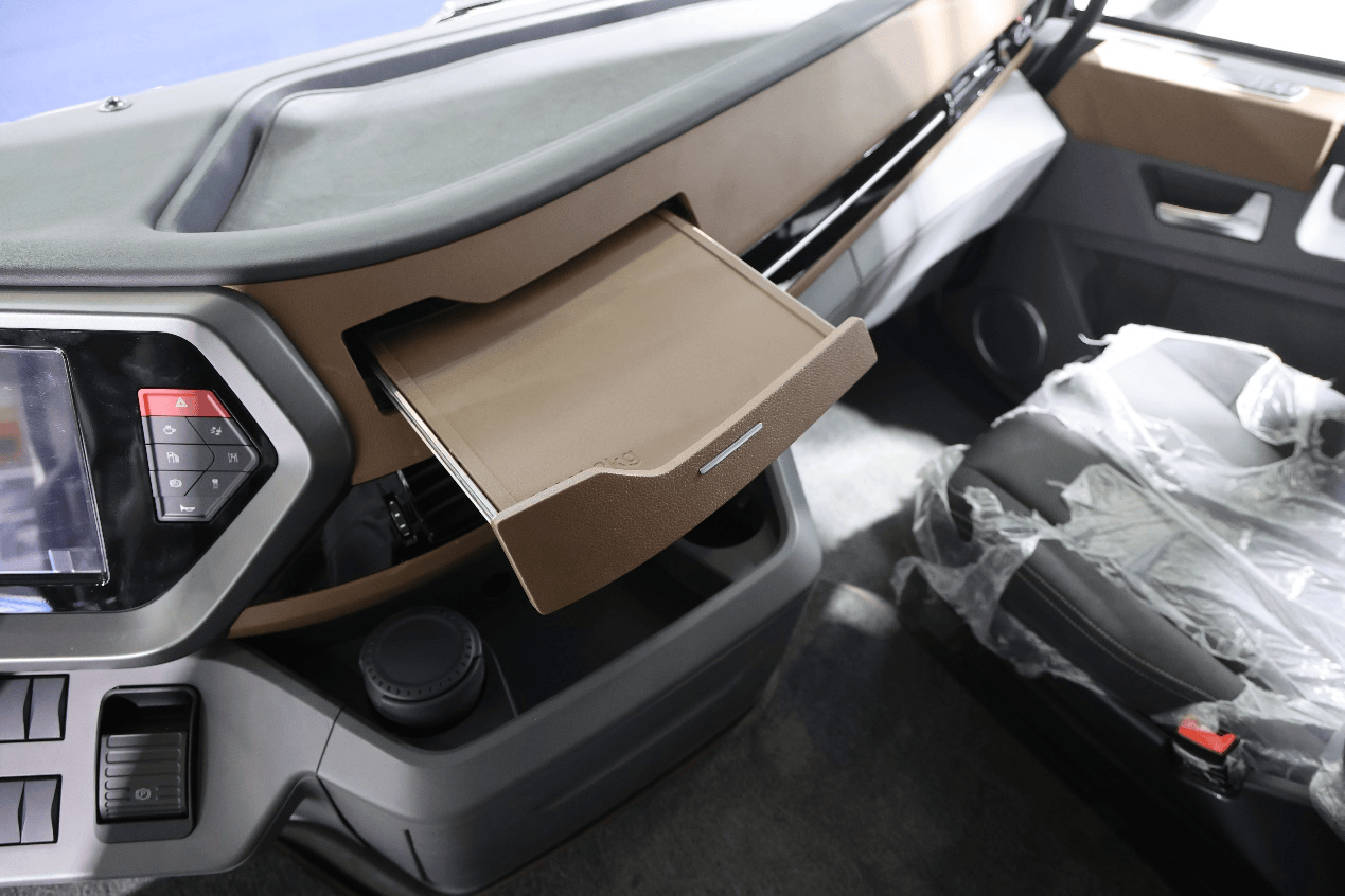 欧洲人抢着要的国产氢能半挂，续航超700km，欧洲版东风天龙GX氢燃料电池牵引车实拍