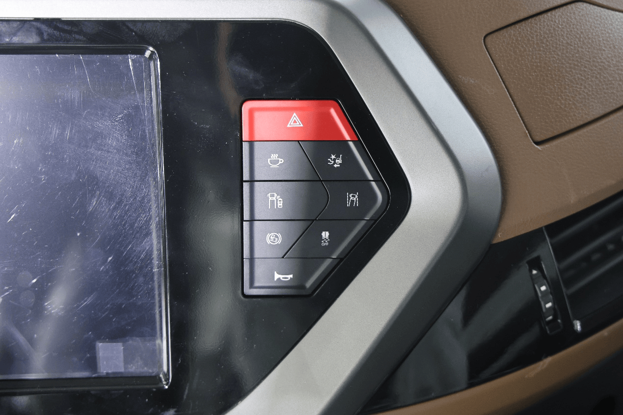 欧洲人抢着要的国产氢能半挂，续航超700km，欧洲版东风天龙GX氢燃料电池牵引车实拍