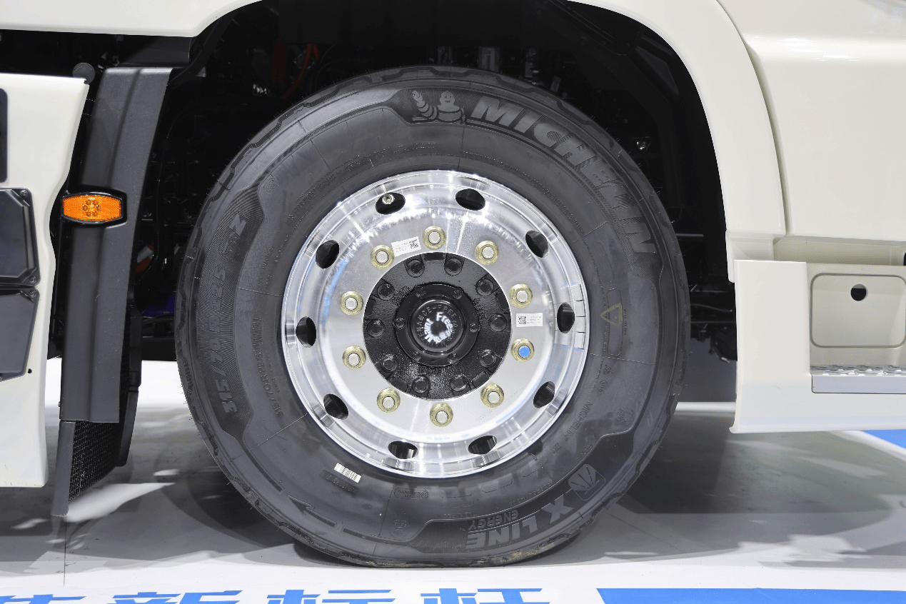 欧洲人抢着要的国产氢能半挂，续航超700km，欧洲版东风天龙GX氢燃料电池牵引车实拍