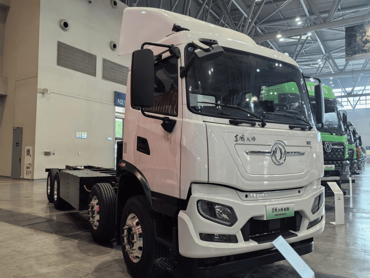 8×4纯电载货车有什么选择？看看东风商用车新“兄弟”