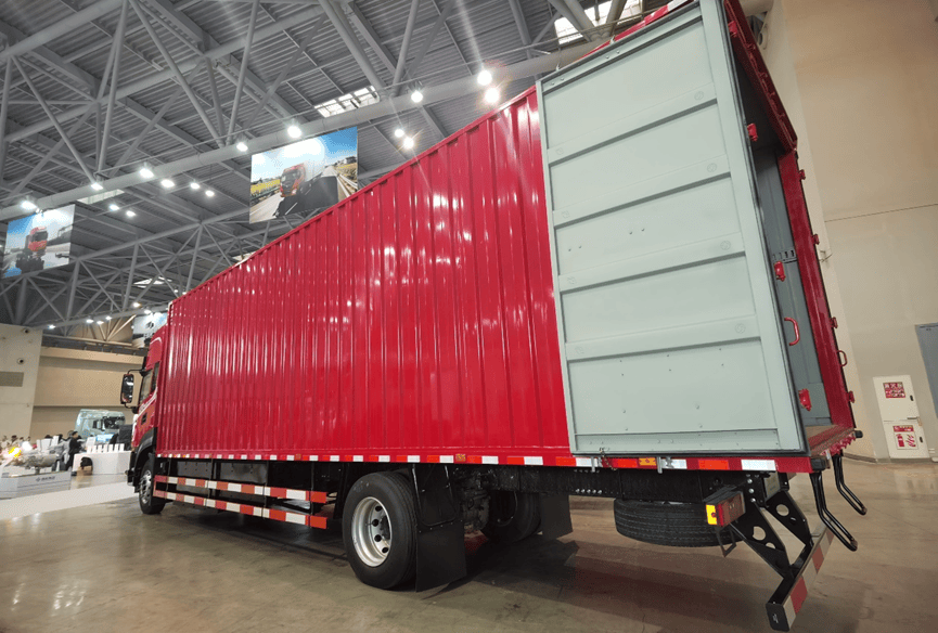 巩固行业第一：东风商用车推出3款载货车爆款产品