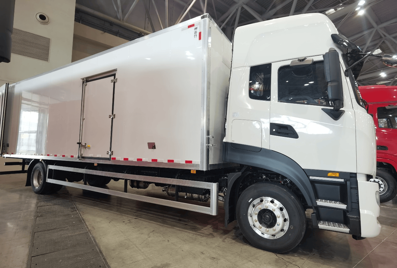 巩固行业第一：东风商用车推出3款载货车爆款产品