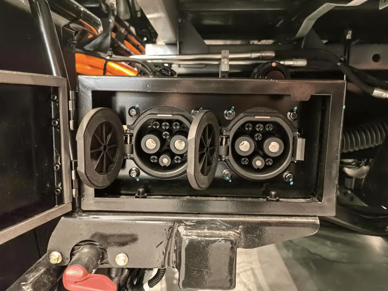 8×4纯电载货车有什么选择？看看东风商用车新“兄弟”