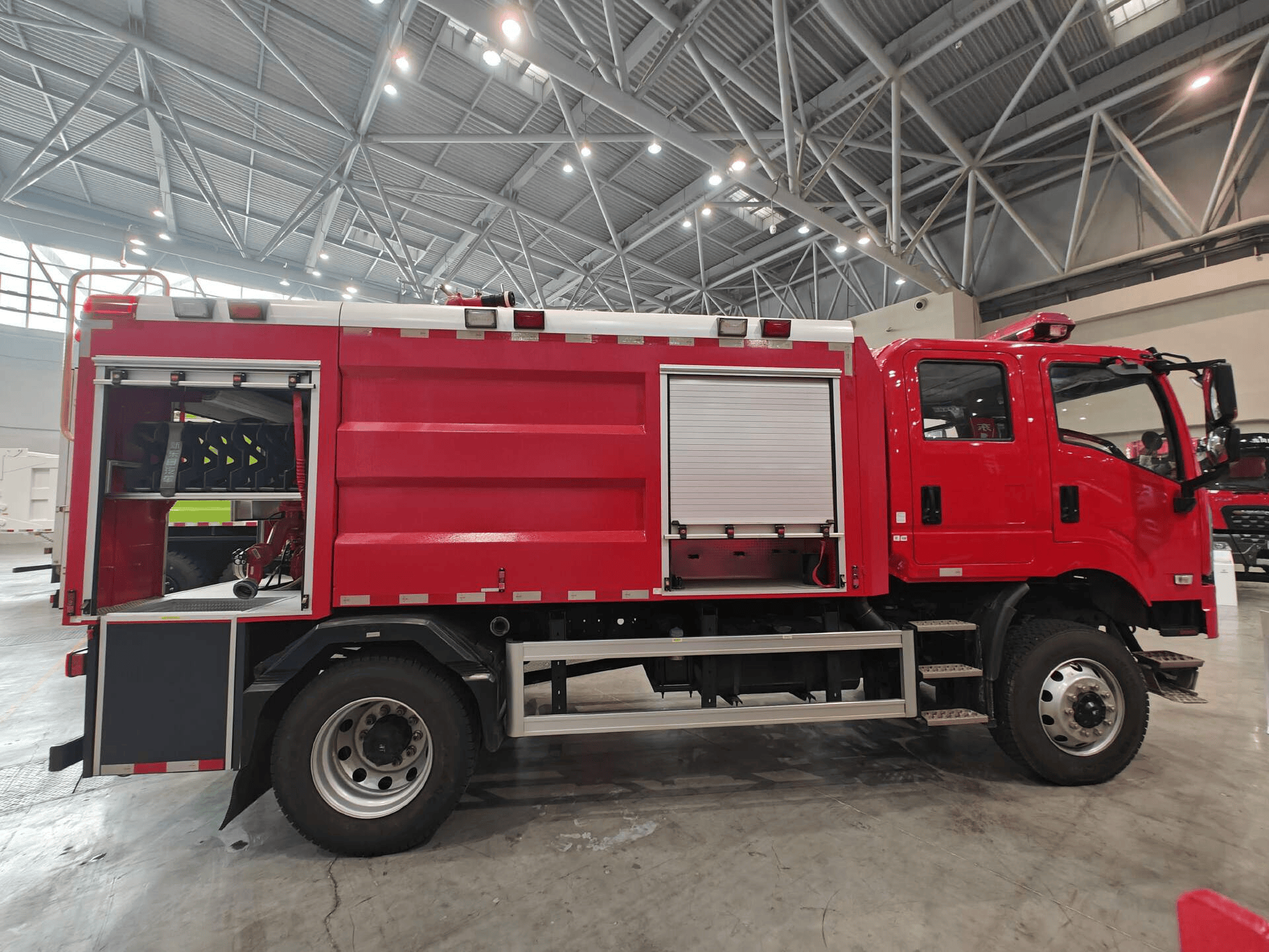 助力东风商用车抢占细分赛道 东风新疆7款新品亮相2026合作伙伴大会