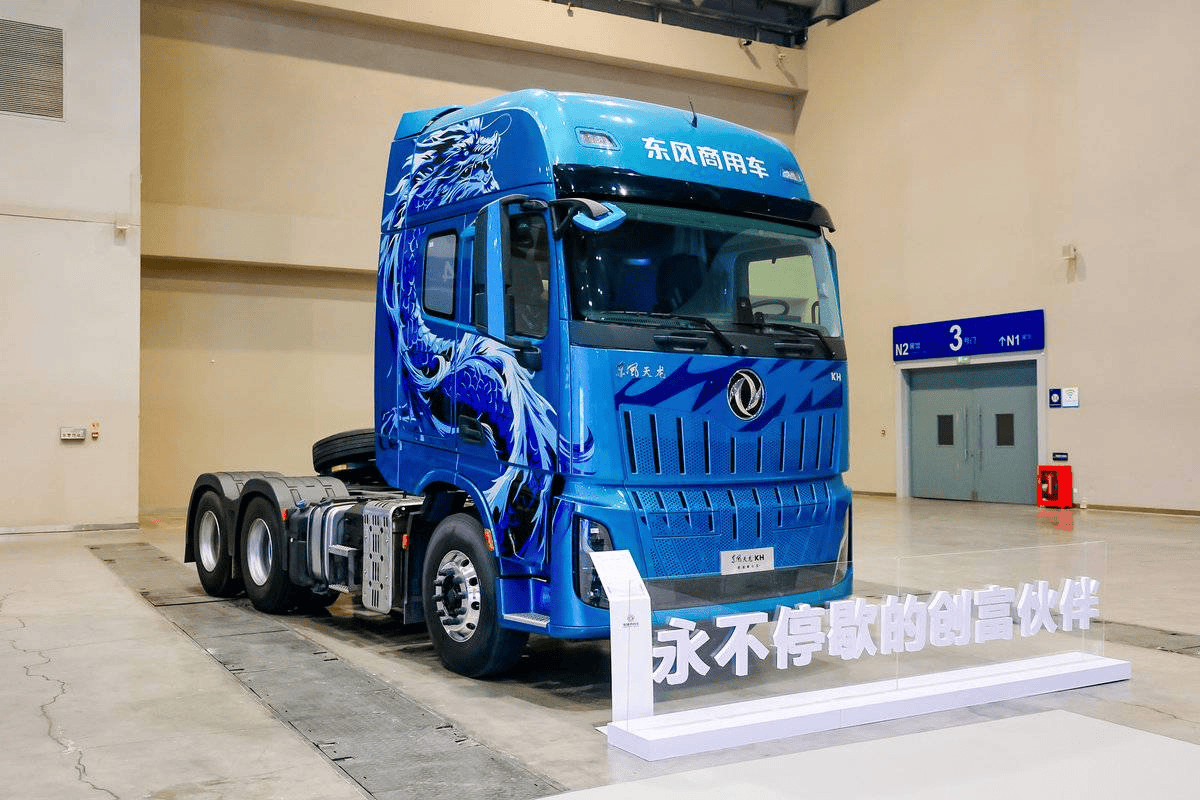 全新平台亮相！东风商用车2026年合作伙伴大会盛大启幕 剑指17.6万台