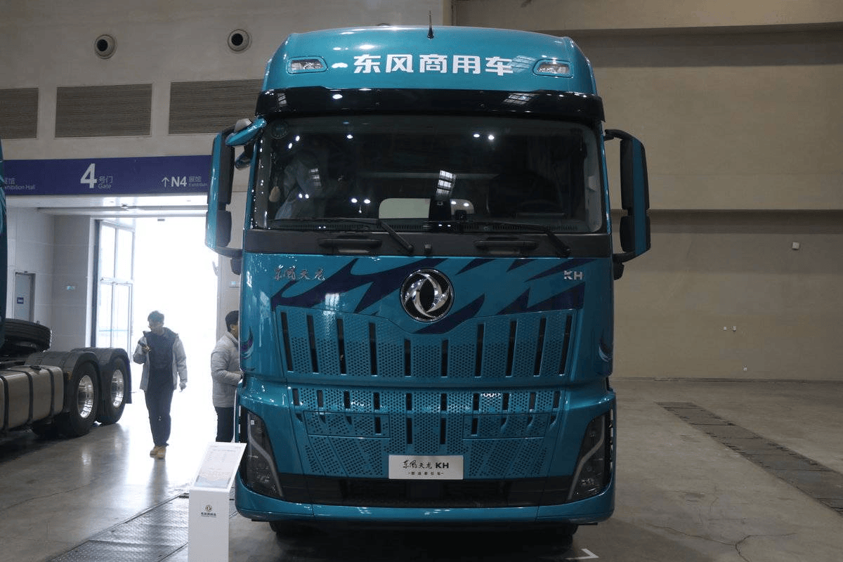 全新平台亮相！东风商用车2026年合作伙伴大会盛大启幕 剑指17.6万台