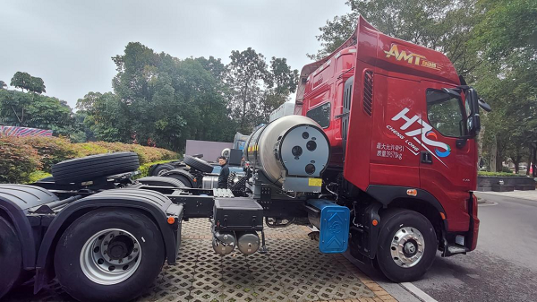 强动力低气耗！乘龙H7 Pro LNG牵引车驰骋干线更省心