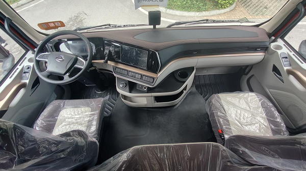 强动力低气耗！乘龙H7 Pro LNG牵引车驰骋干线更省心