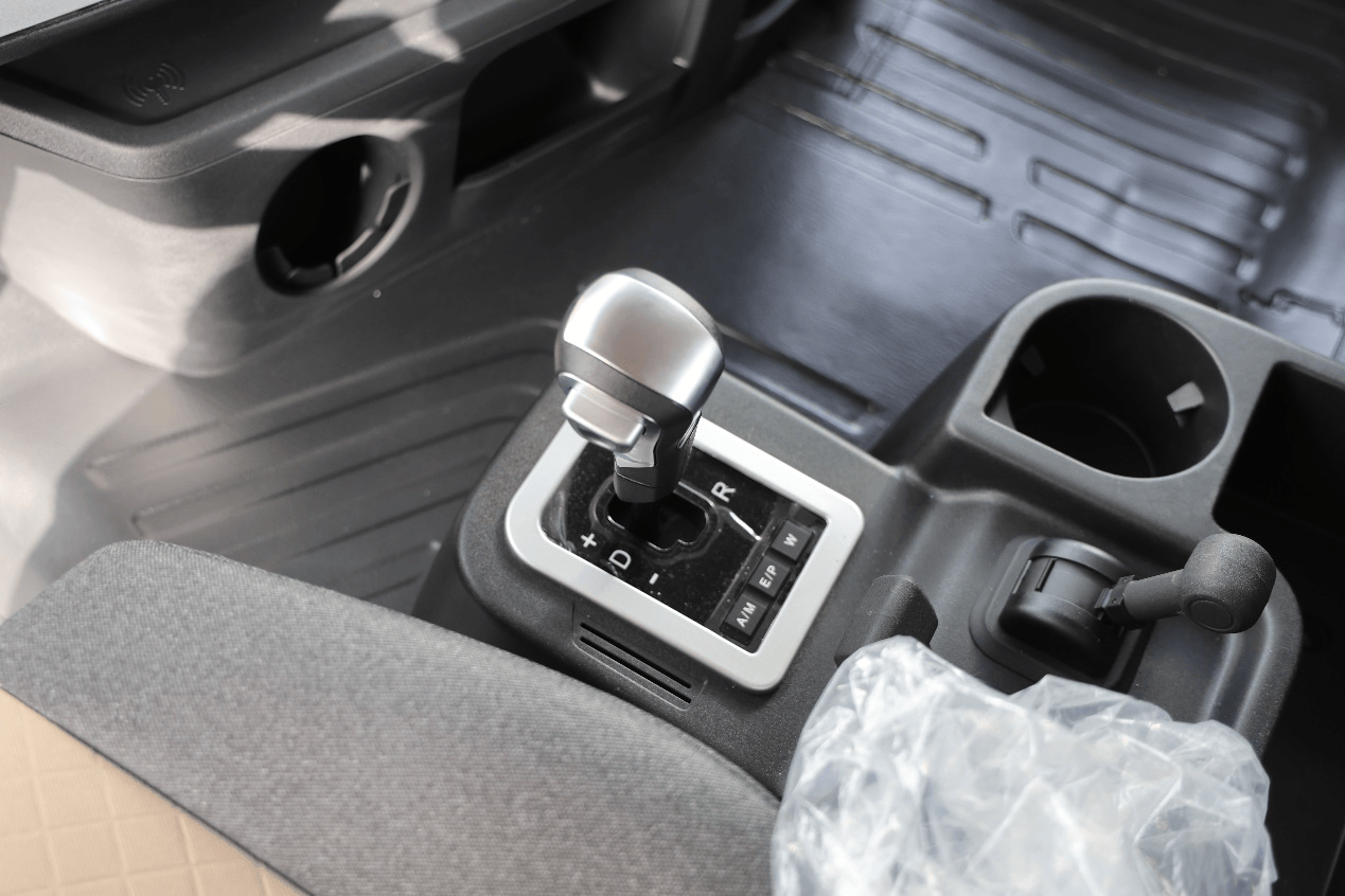 600度大电量，693匹大马力，专为资源类运输打造的东风天龙KL纯电牵引车实拍