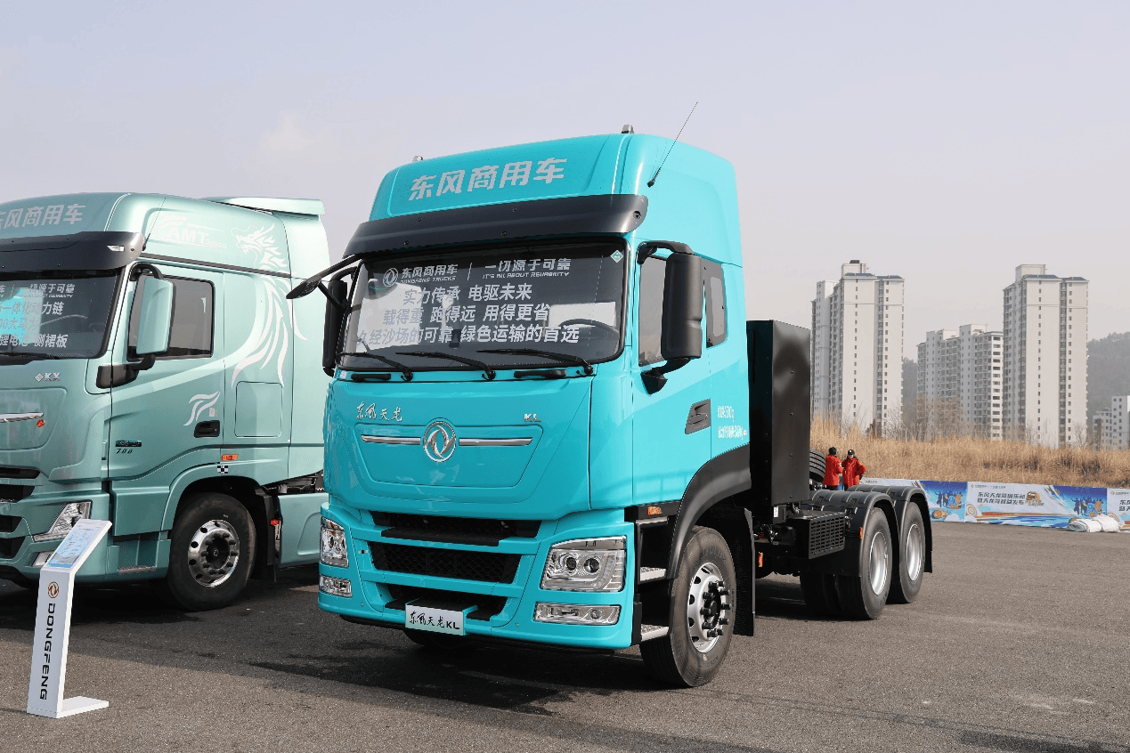 600度大电量，693匹大马力，专为资源类运输打造的东风天龙KL纯电牵引车实拍